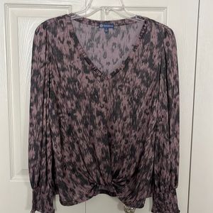 Democracy 💜 pale plum and black sparkle top size L